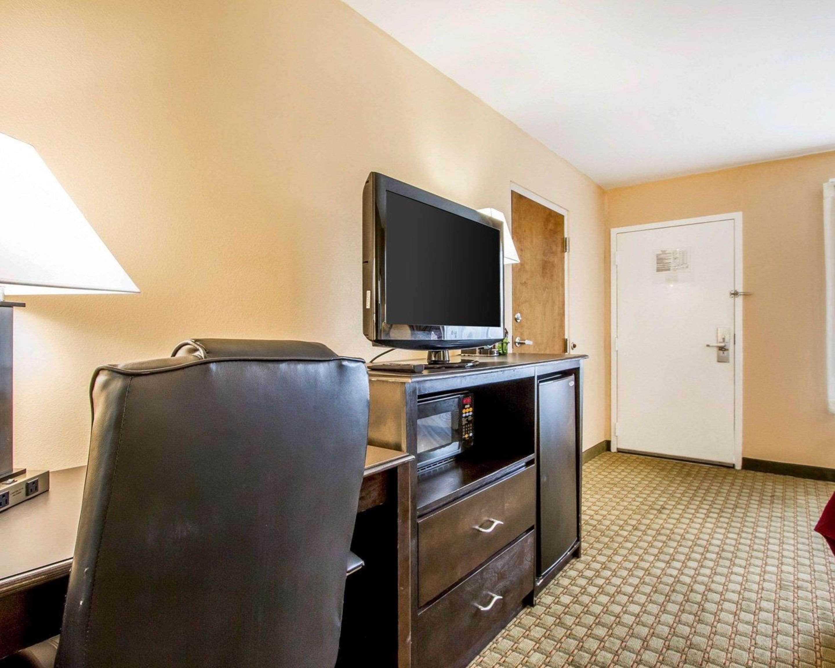 Quality Inn Foley Bagian luar foto