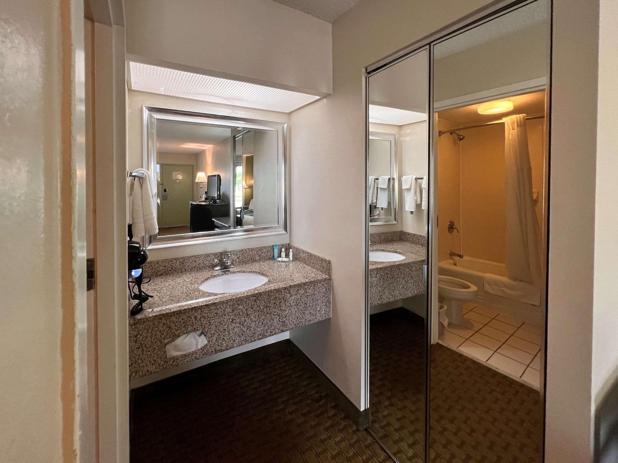 Quality Inn Foley Bagian luar foto